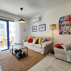 Frida's Cozy Two Bedroom Larnaca