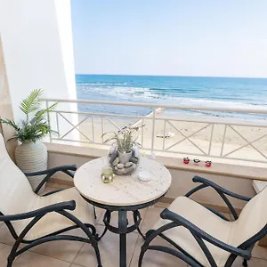 Quattro Beachfront Sea View Ap 4 Larnaca